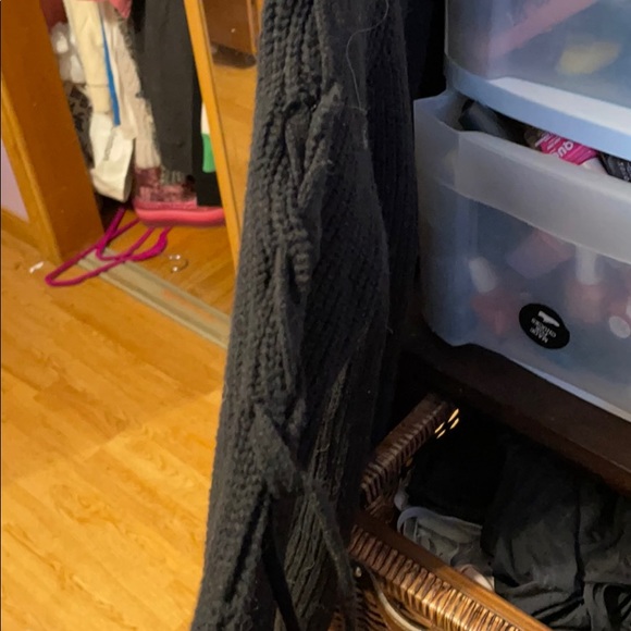 Black Guess sweater - Picture 2 of 2